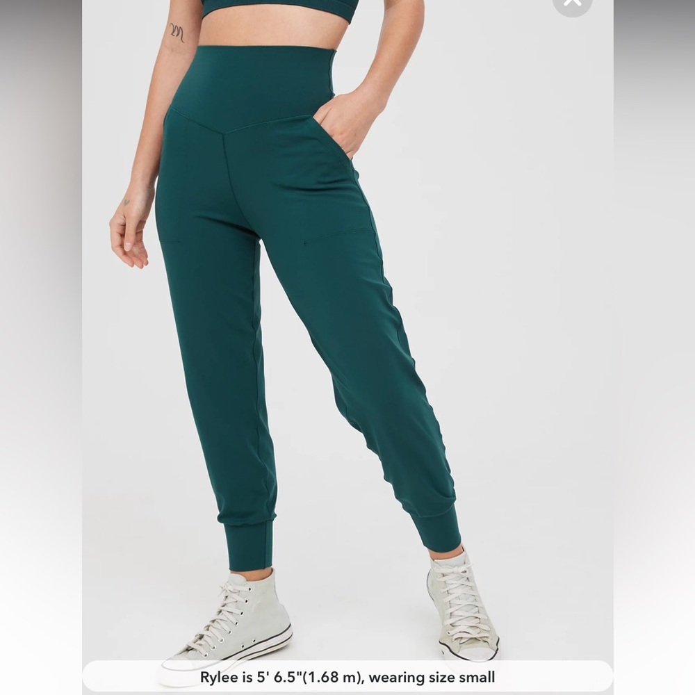 OFFLINE By Aerie Real Me Jogger XS EUC in Emerald Green